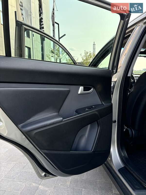 Внедорожник / Кроссовер Kia Sportage 2011 в Луцке