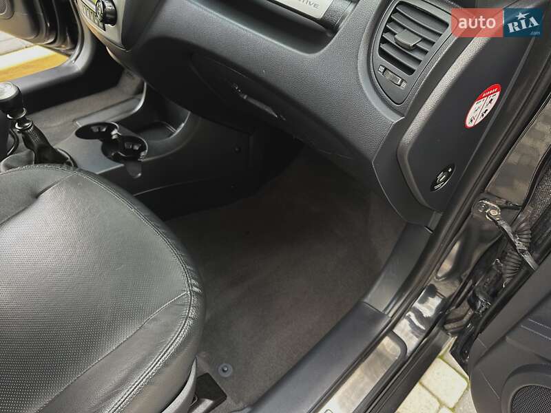 Позашляховик / Кросовер Kia Sportage 2008 в Івано-Франківську