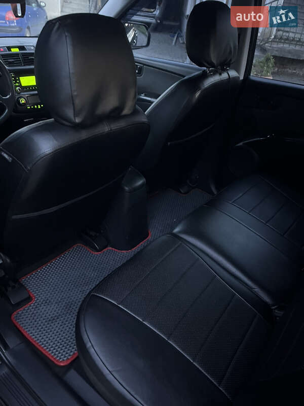 Внедорожник / Кроссовер Kia Sportage 2008 в Золочеве