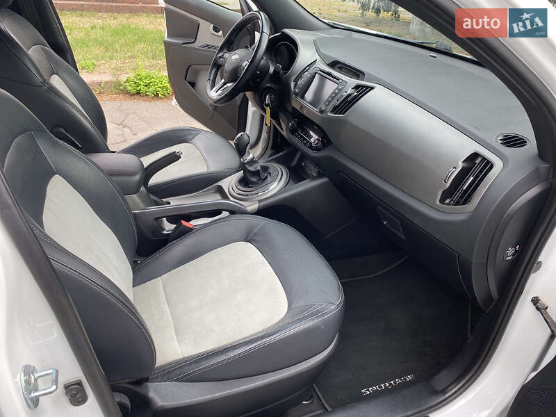 Внедорожник / Кроссовер Kia Sportage 2014 в Новоархангельске