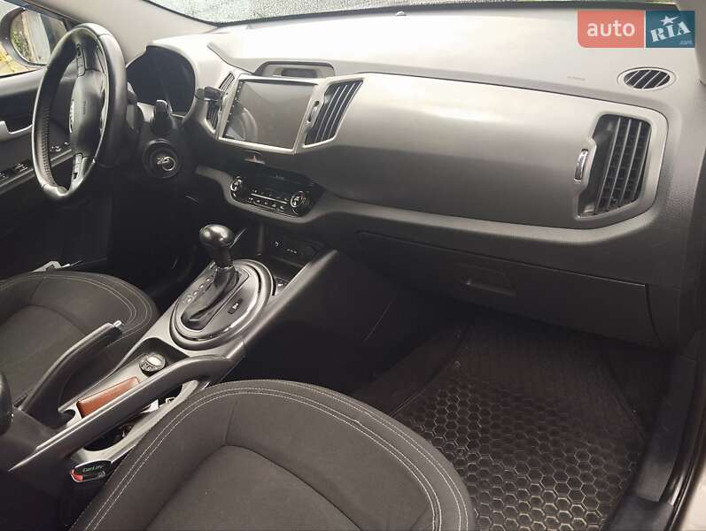 Внедорожник / Кроссовер Kia Sportage 2012 в Городке