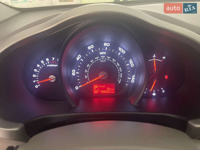 Внедорожник / Кроссовер Kia Sportage 2011 в Черновцах