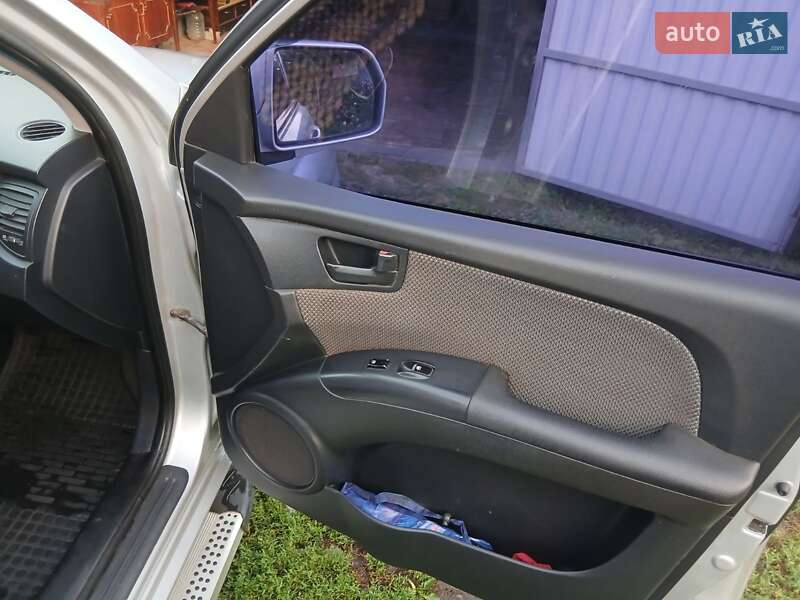 Позашляховик / Кросовер Kia Sportage 2008 в Конотопі