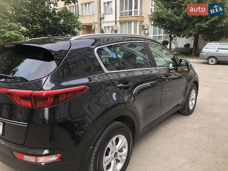 Внедорожник / Кроссовер Kia Sportage 2016 в Черновцах