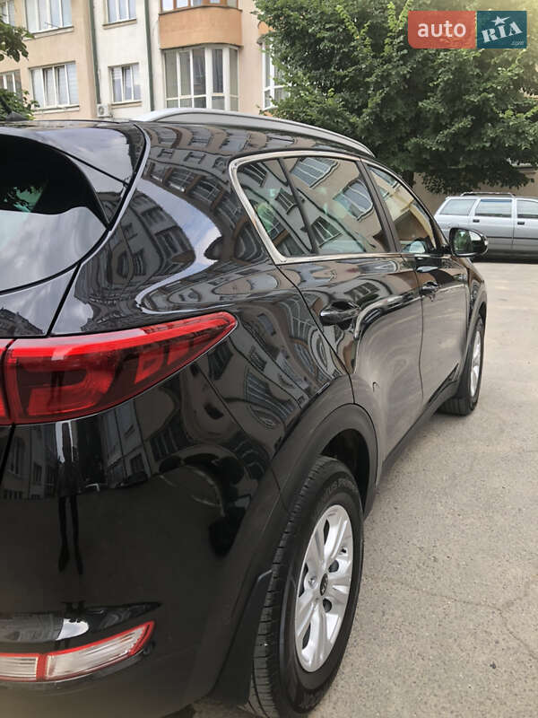 Внедорожник / Кроссовер Kia Sportage 2016 в Черновцах