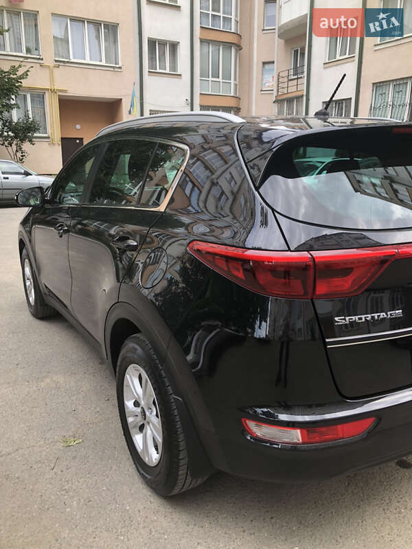 Внедорожник / Кроссовер Kia Sportage 2016 в Черновцах