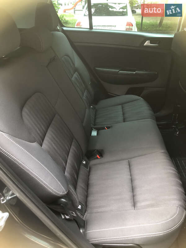 Внедорожник / Кроссовер Kia Sportage 2016 в Черновцах