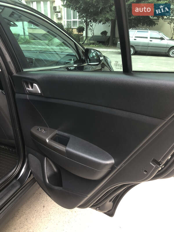 Внедорожник / Кроссовер Kia Sportage 2016 в Черновцах