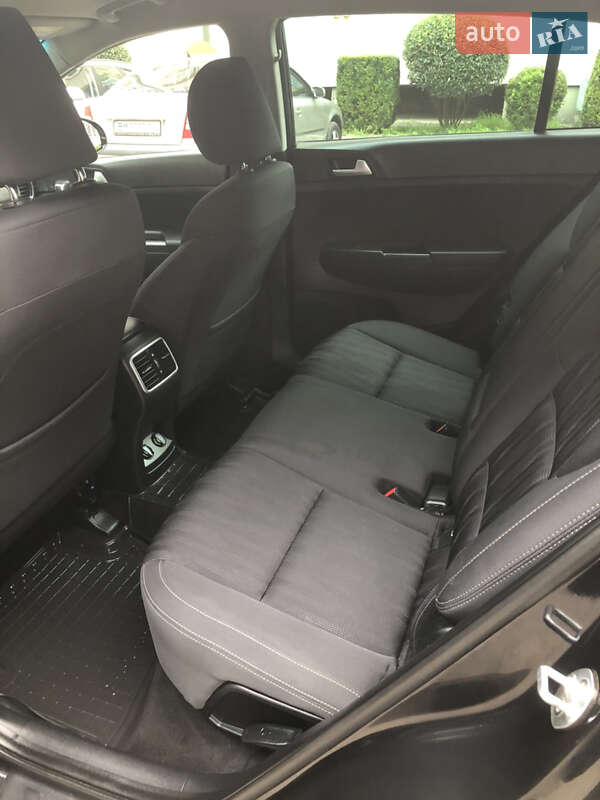 Внедорожник / Кроссовер Kia Sportage 2016 в Черновцах