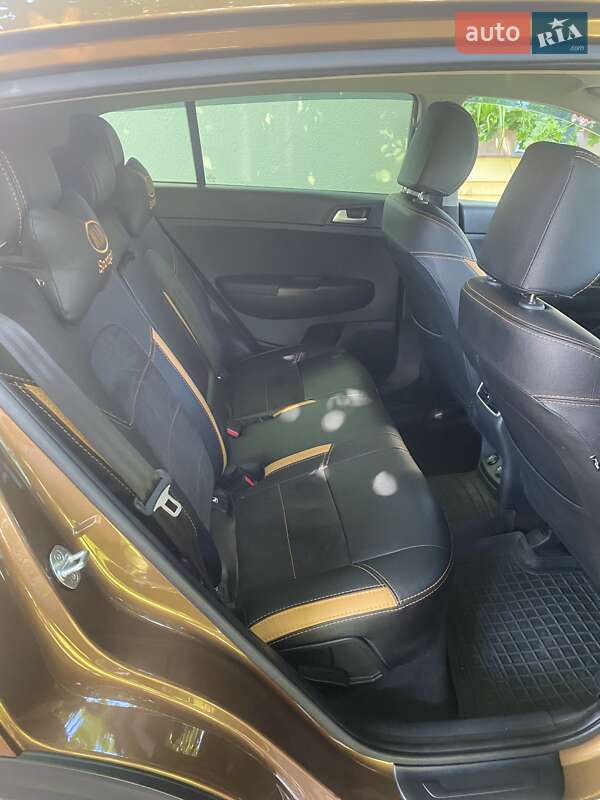 Позашляховик / Кросовер Kia Sportage 2017 в Нововолинську