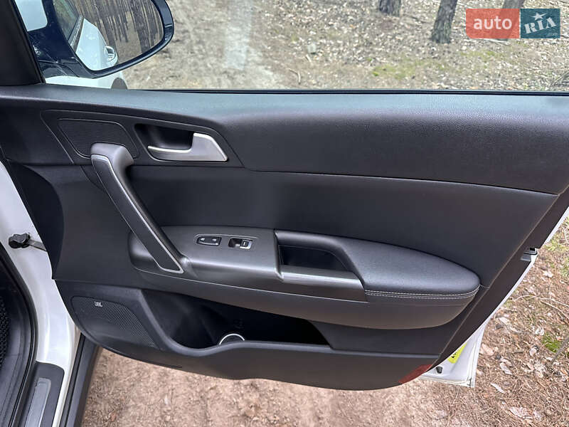 Позашляховик / Кросовер Kia Sportage 2017 в Гостомелі