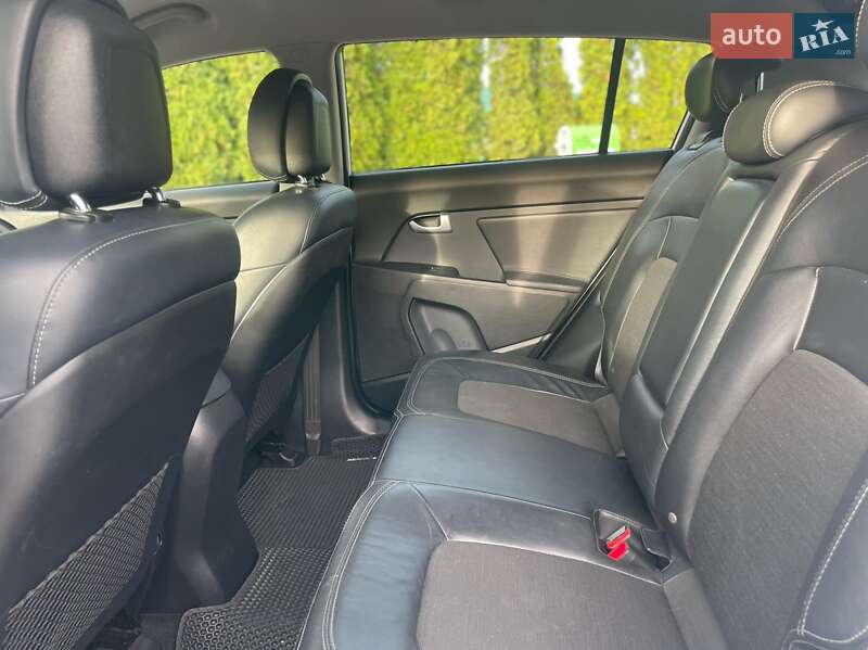 Позашляховик / Кросовер Kia Sportage 2011 в Дунаївцях