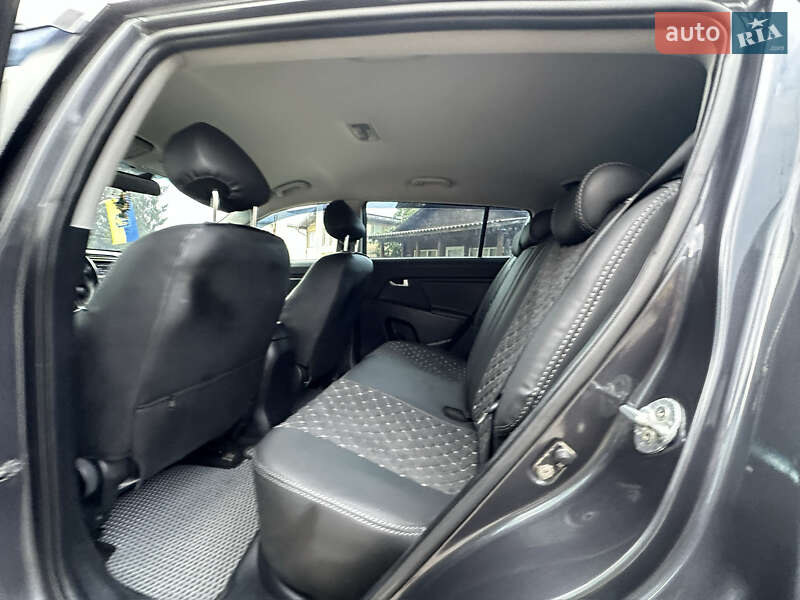 Внедорожник / Кроссовер Kia Sportage 2012 в Ивано-Франковске