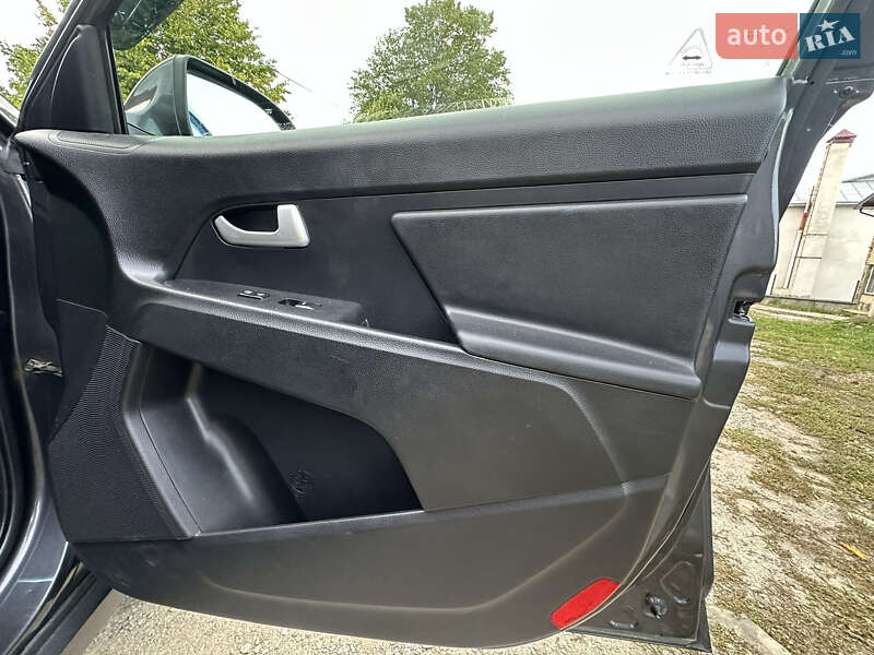 Внедорожник / Кроссовер Kia Sportage 2012 в Ивано-Франковске