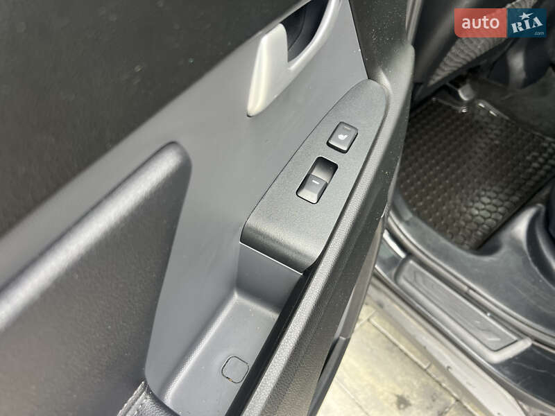 Внедорожник / Кроссовер Kia Sportage 2013 в Старой Выжевке