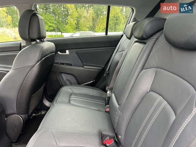 Внедорожник / Кроссовер Kia Sportage 2013 в Старой Выжевке