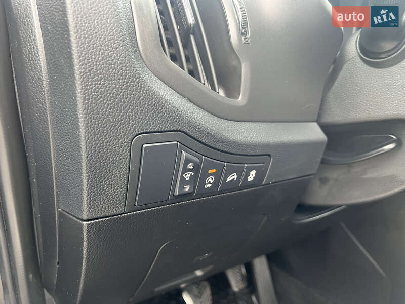 Внедорожник / Кроссовер Kia Sportage 2013 в Старой Выжевке