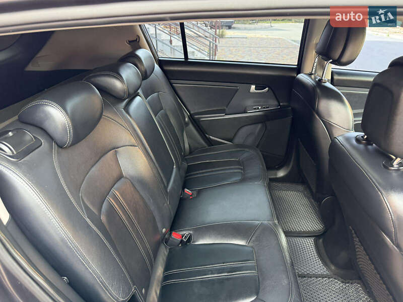 Позашляховик / Кросовер Kia Sportage 2012 в Борисполі