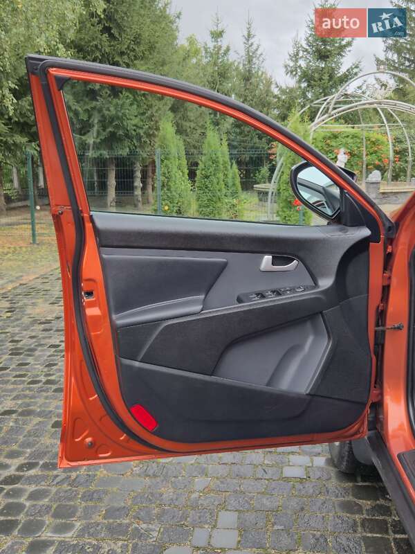 Позашляховик / Кросовер Kia Sportage 2012 в Золочеві