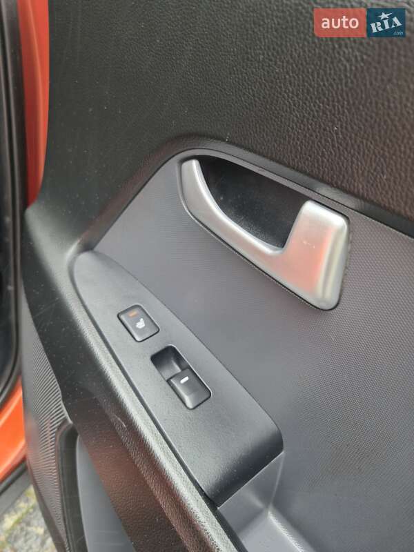 Позашляховик / Кросовер Kia Sportage 2012 в Золочеві