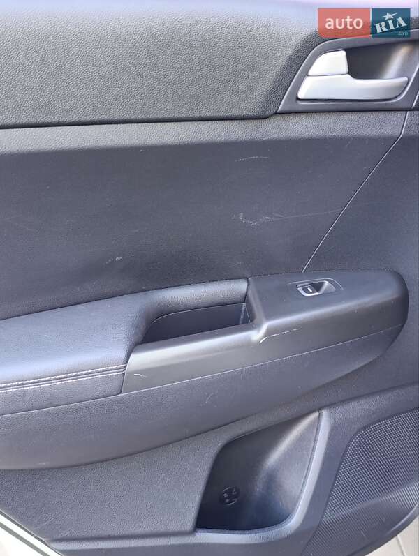 Позашляховик / Кросовер Kia Sportage 2016 в Одесі