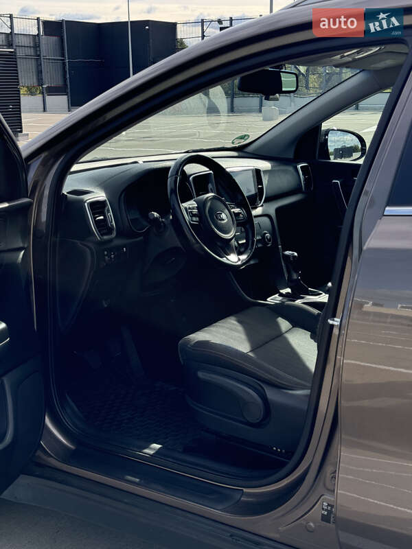 Внедорожник / Кроссовер Kia Sportage 2017 в Львове