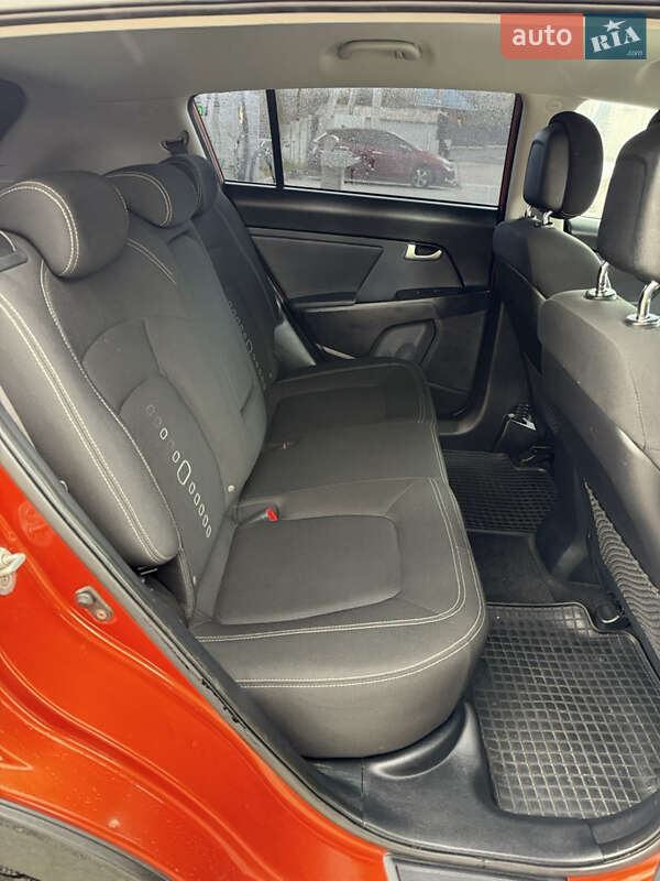 Позашляховик / Кросовер Kia Sportage 2011 в Івано-Франківську