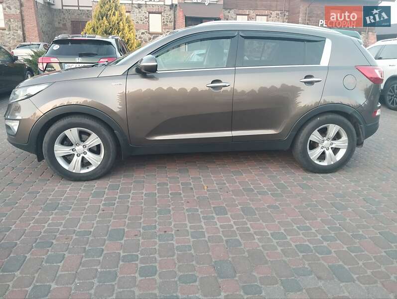 Внедорожник / Кроссовер Kia Sportage 2012 в Городке