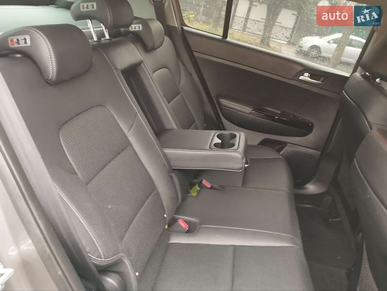 Внедорожник / Кроссовер Kia Sportage 2017 в Киеве фото 7 Внедорожник / Кроссовер Kia Sportage 2017 в Киеве