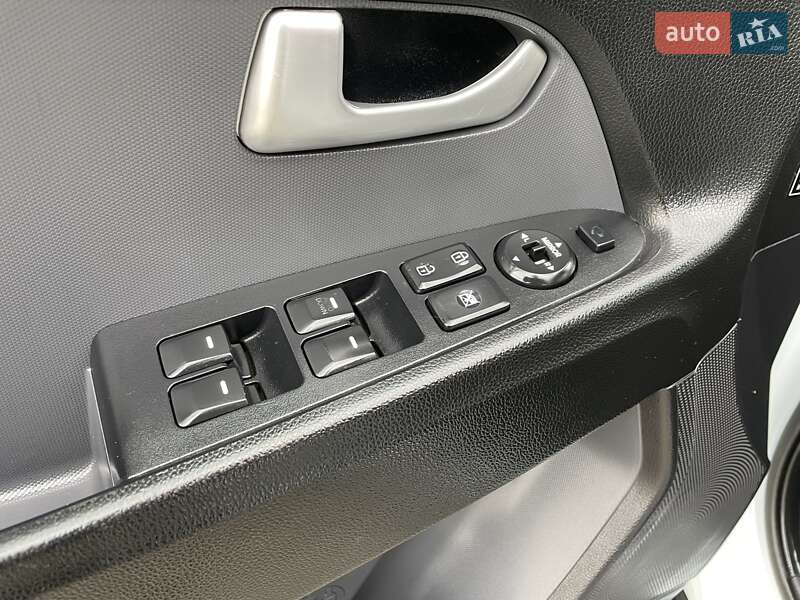 Позашляховик / Кросовер Kia Sportage 2012 в Ковелі