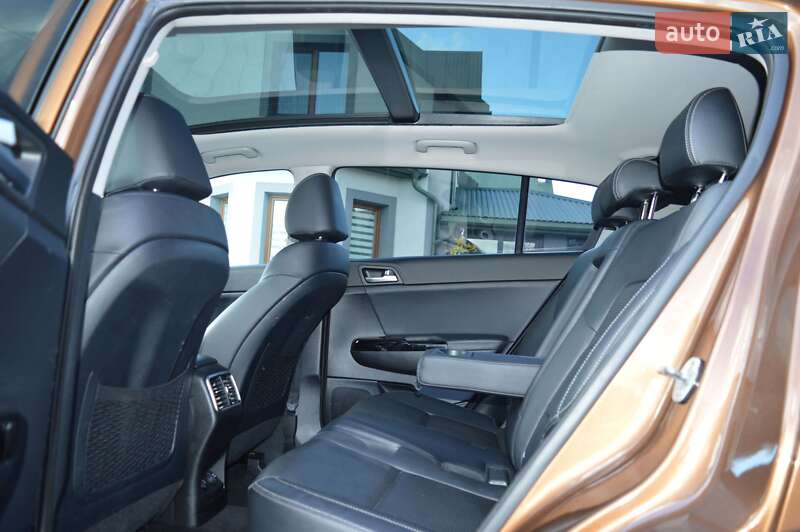 Позашляховик / Кросовер Kia Sportage 2017 в Львові