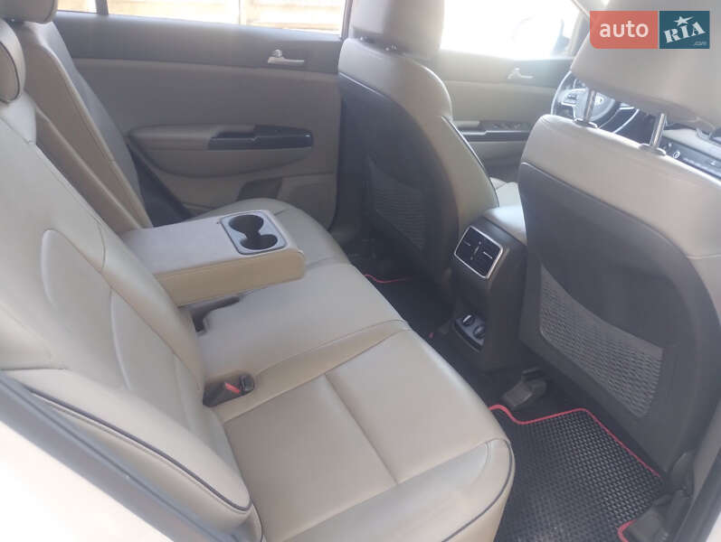 Позашляховик / Кросовер Kia Sportage 2016 в Києві фото 11 Позашляховик / Кросовер Kia Sportage 2016 в Києві