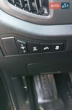 Позашляховик / Кросовер Kia Sportage 2010 в 