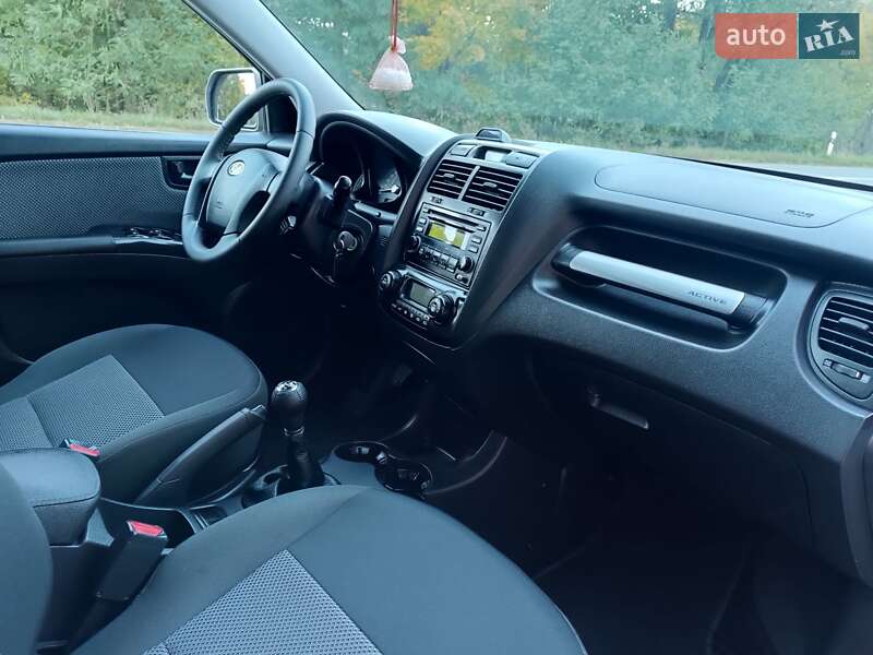 Внедорожник / Кроссовер Kia Sportage 2008 в Красилове