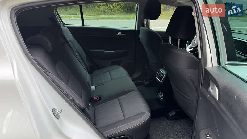 Позашляховик / Кросовер Kia Sportage 2019 в Києві фото 10 Позашляховик / Кросовер Kia Sportage 2019 в Києві