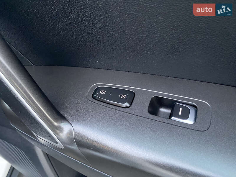 Позашляховик / Кросовер Kia Sportage 2016 в Львові фото 78 Позашляховик / Кросовер Kia Sportage 2016 в Львові