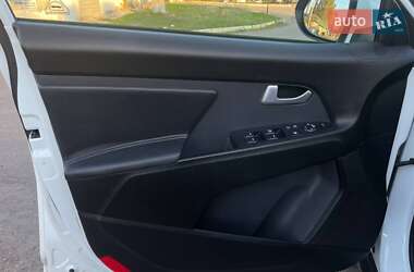 Внедорожник / Кроссовер Kia Sportage 2012 в 