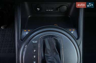 Внедорожник / Кроссовер Kia Sportage 2012 в 