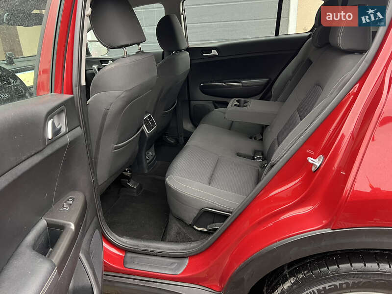 Внедорожник / Кроссовер Kia Sportage 2016 в Львове