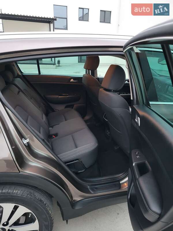Позашляховик / Кросовер Kia Sportage 2016 в Луцьку