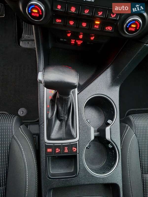 Позашляховик / Кросовер Kia Sportage 2016 в Луцьку