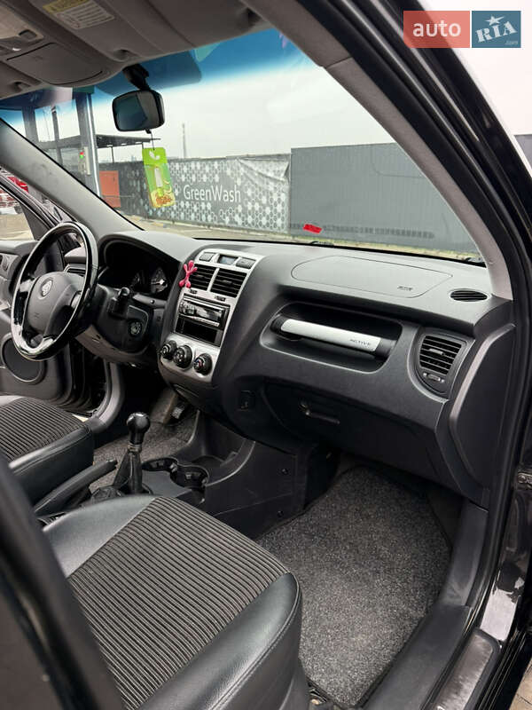 Внедорожник / Кроссовер Kia Sportage 2006 в Каменец-Подольском