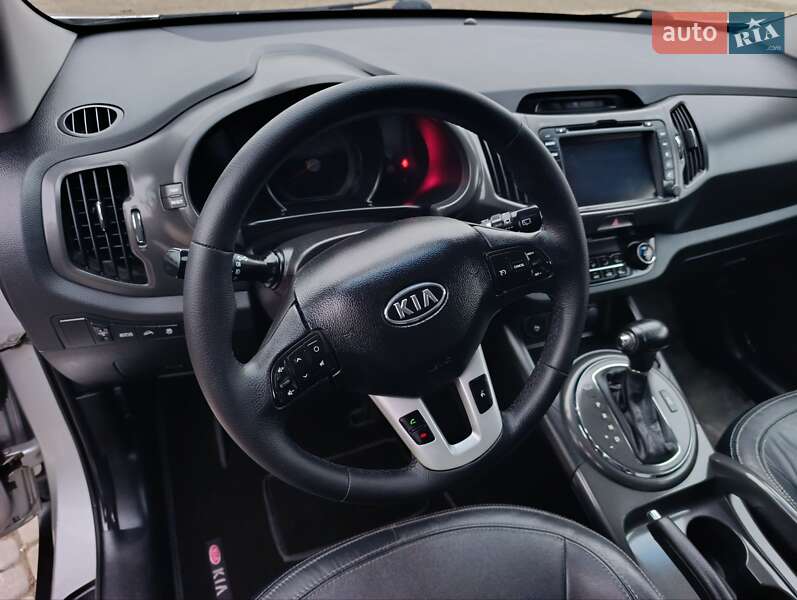 Позашляховик / Кросовер Kia Sportage 2011 в Чернівцях