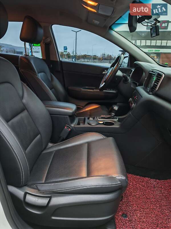 Внедорожник / Кроссовер Kia Sportage 2015 в Могилев-Подольске