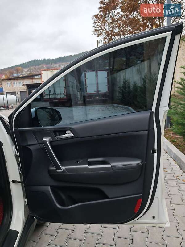 Внедорожник / Кроссовер Kia Sportage 2015 в Могилев-Подольске