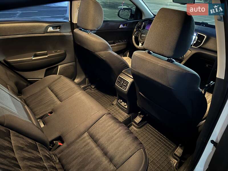 Внедорожник / Кроссовер Kia Sportage 2016 в Полтаве