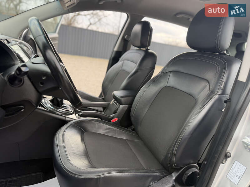 Внедорожник / Кроссовер Kia Sportage 2012 в Берегово