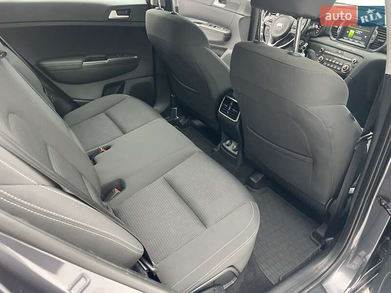 Внедорожник / Кроссовер Kia Sportage 2016 в Черновцах