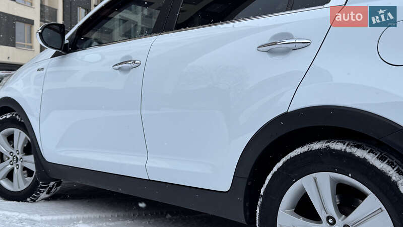 Внедорожник / Кроссовер Kia Sportage 2011 в Ивано-Франковске