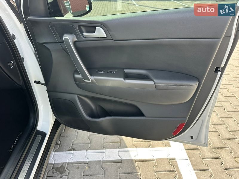 Внедорожник / Кроссовер Kia Sportage 2016 в Дубно